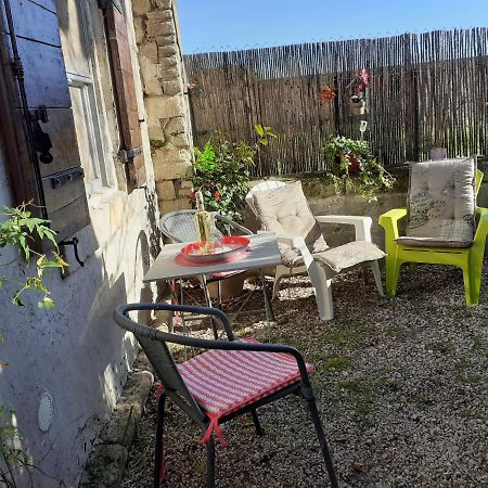 Petite Maison Dans La Campagne A 10 Mn A Pied Du Centre Ville 아흘르 외부 사진