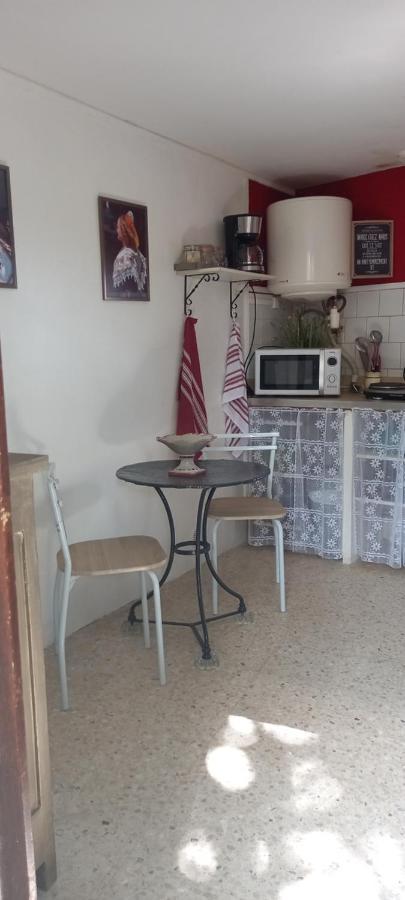 Petite Maison Dans La Campagne A 10 Mn A Pied Du Centre Ville 아흘르 외부 사진